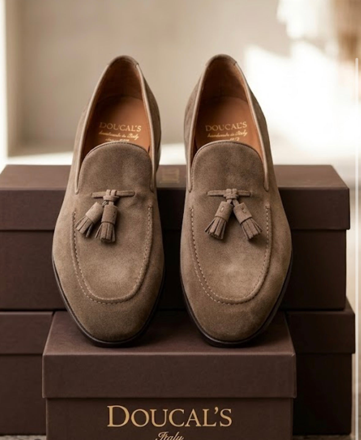 Doucal's: Mocassino con Nappine in Suede – Collezione Heritage